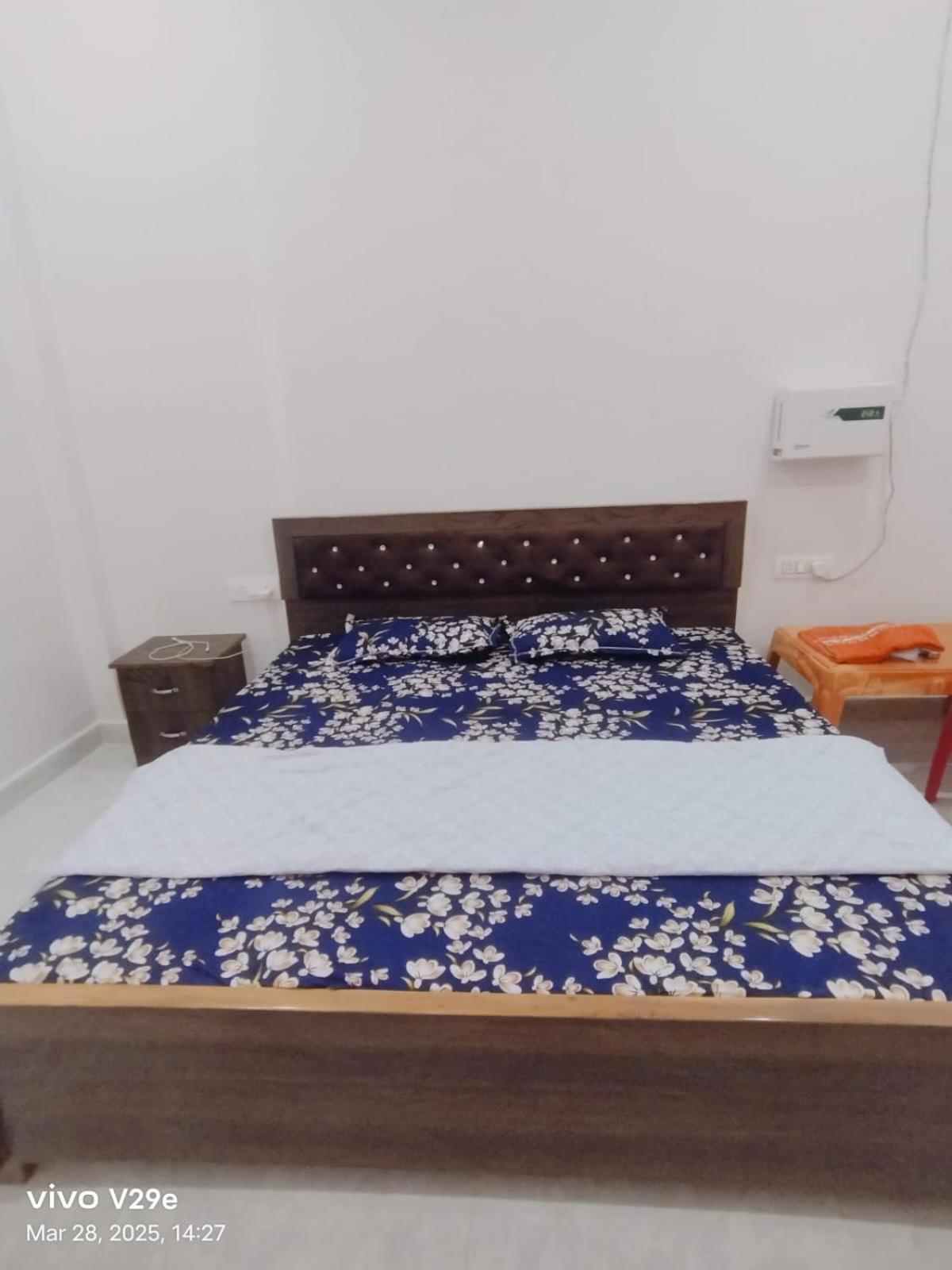 Anand Homestay *